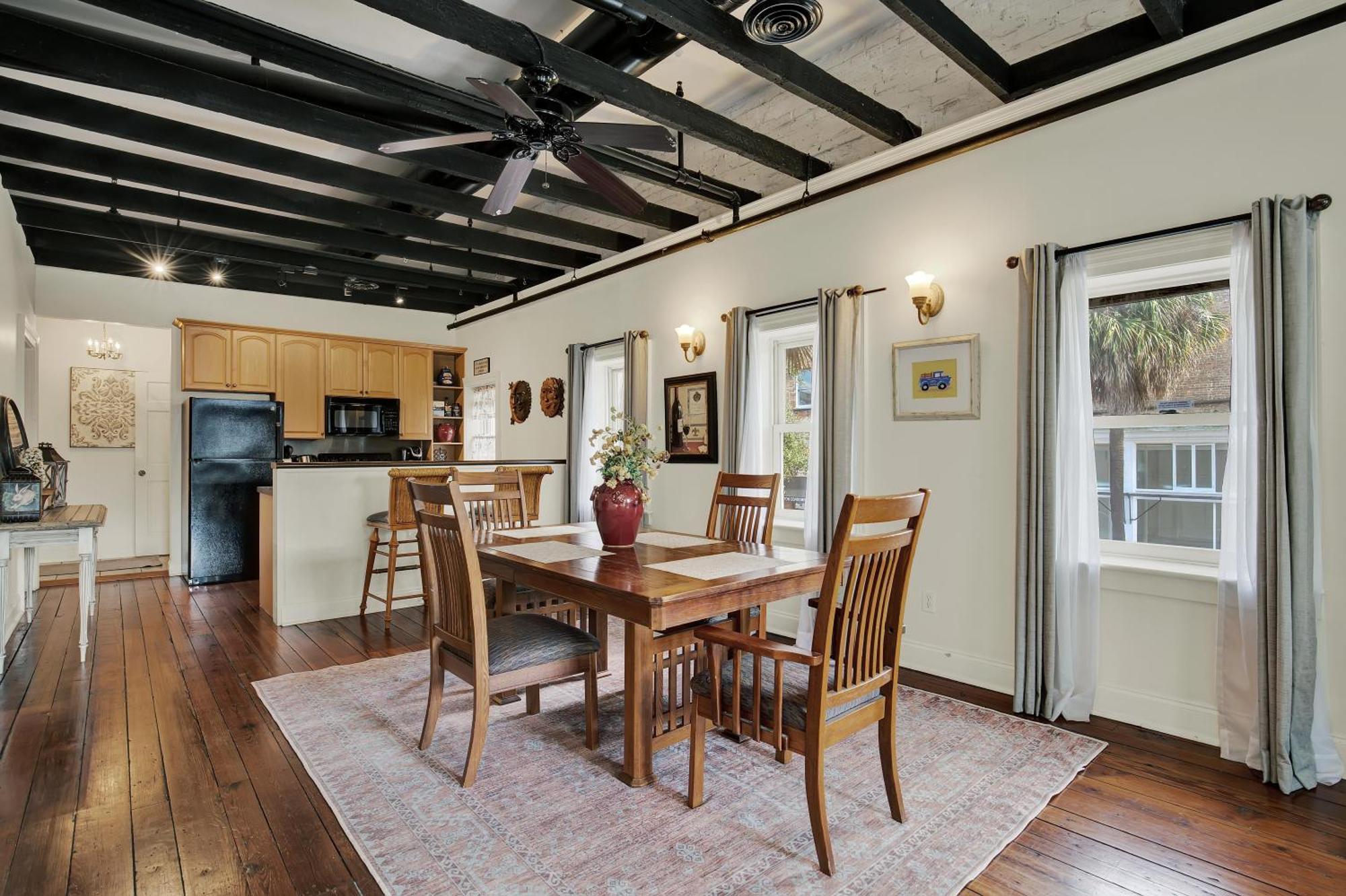 Market Loft - 4 Bedroom Holiday home